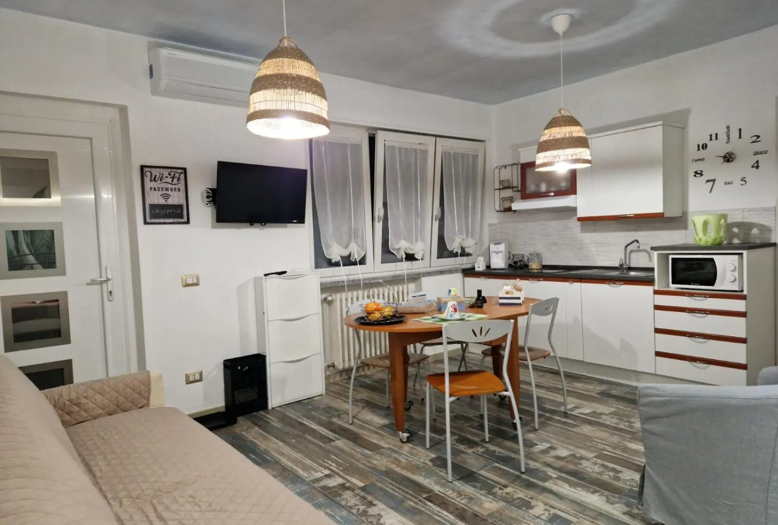 Casa Marx Bed and Breakfast Sedriano 0*,  Ιταλία